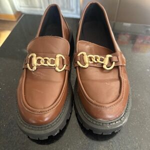 Brown leather loafers with gold chain detail #loafers #luxury